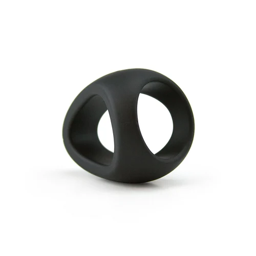 This ergonomic cock ring allows to make your love sessions longer to indulge into intense climaxes and deliver more sensations for your partner.