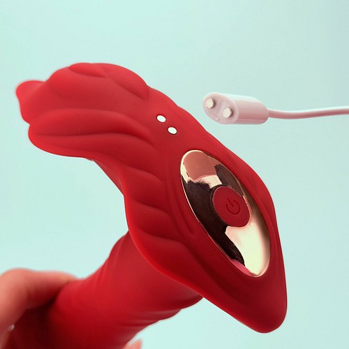Dolce - Wearable thrusting vibrator - EdenFantasys