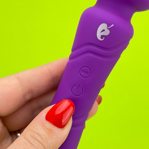 Le petite wand - Mini vibrating wand - EdenFantasys