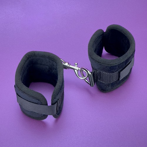 Soft touch handcuffs