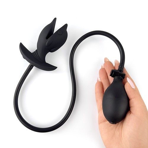 Inflatable cheek spreader