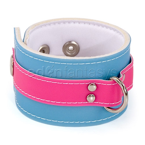 Product: Fresh D-ring wristband