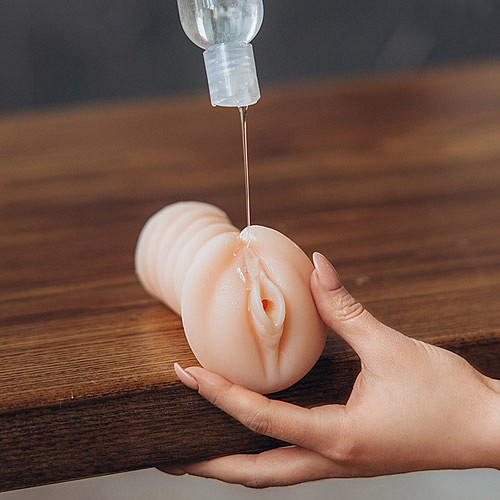 Vibrating realistic pussy