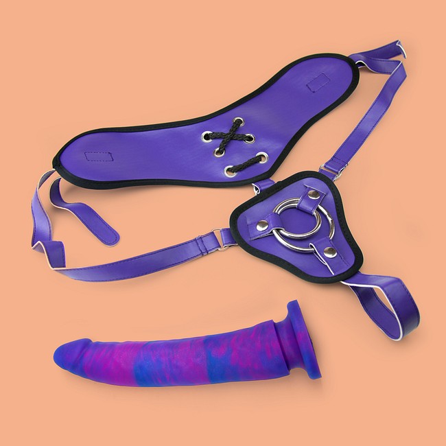 Product: Wide back vegan harness and 8" silicone dildo set