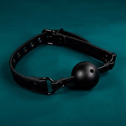 Breathable ball gag