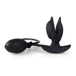 Inflatable cheek spreader