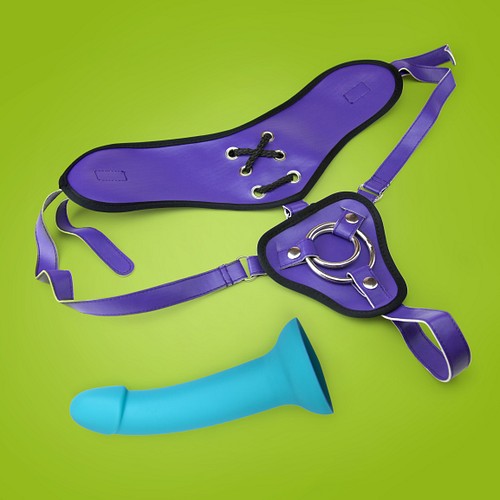 Wide back vegan harness and 6.5" dildo set
